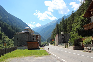 die Straßensperre Gomagoi, Blick talaufwärts