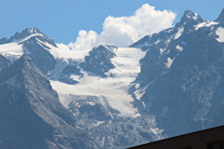 Zoom auf v. l. n. r. Kleine Schneeglocke, Trafoier Joch und Hintere Madatschspitze, darunter der Trafoier Ferner