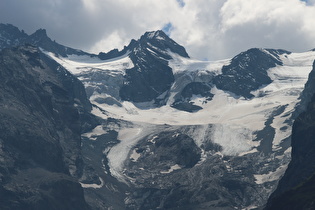 Zoom auf v. l. n. r. Kleine Schneeglocke und Trafoier Joch, darunter der Trafoier Ferner