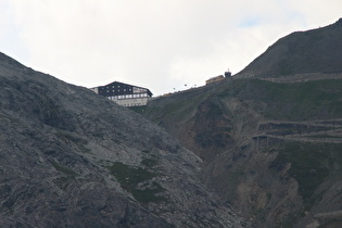 Zoom auf die Passhöhe des Stilfser Jochs