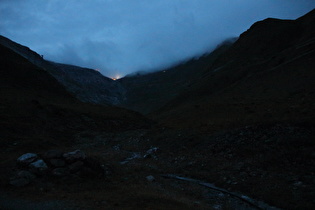 Blick zur Passhöhe am Abend