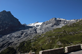 … Blick auf Madatschferner und Monte Livrio …