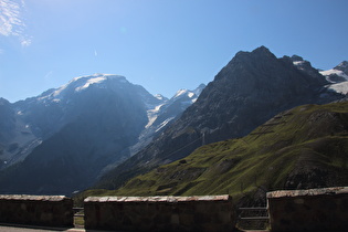 Blick auf Ortler und Vordere Madatschspitze