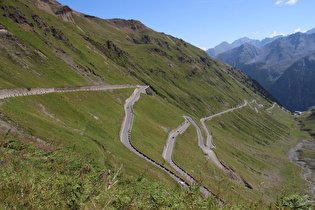 … Blick auf die Stilfser-Joch-Straße …