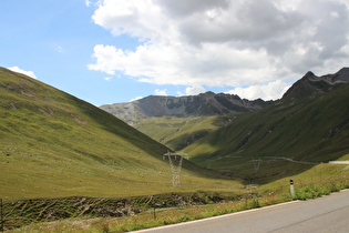 … Blick auf den Torrente Braulio sowie Monte Radisca und Monte Braulio …