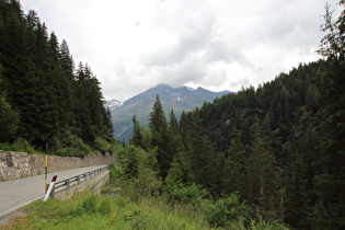 Blick auf Pizzo Tresero (Gipfel in Wolken) und Punta Segnale