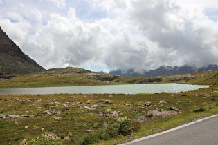 der Lago Bianco, Blick auf Berge der Gruppo Sobretta-Gavia …