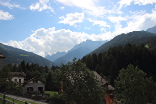 nahe dem Quartier, Blick ins Valcamonica talaufwärts …