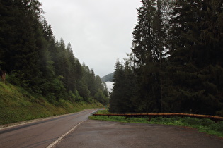 … Blick talabwärts auf Wolken im Tal …