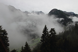 Blick ins Val di Sole und auf v. l. n. r. Cima d'Amola, Cima Presanella und Cima Vermiglio