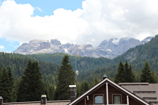 Zoom auf v. l. n. r. Cima Grostè, Cima Falkner, Castello di Vallesinella, Cima Brenta und Punta Occidentale