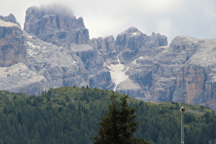 Zoom auf Cima Falkner und Castello di Vallesinella