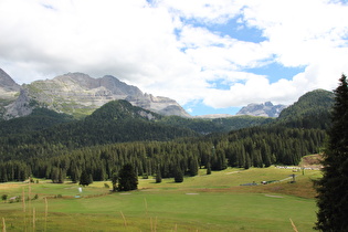 … Blick auf v. l. n. r. Cima Vagliana, Pietra Grande, Cima Grostè und Cima Falkner …