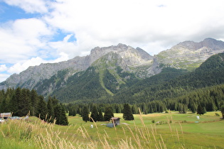 … und Blick v. l. n. r. auf Cima Sassara, Sasso Alto, Corno di Flavona, Cima Vagliana und Pietra Grande