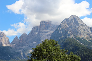 Zoom auf v. l. n. r. Brenta Bassa, Cima Margherita, Crozon di Brenta, Cima Tosa und Cima Fracinglo