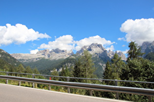 Blick auf v. l. n. r. Cima Grostè, Cima Falkner, Cima Sella, Cima Brenta, Cima Madron, Torre di Brenta, Campanile Alto, Brenta Alta und Crozon di Brenta