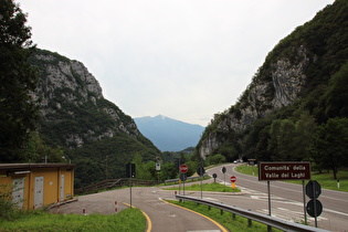 … und Blick talabwärts zum oberen Portal des unteren Tunnels