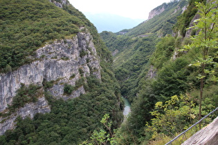 weiter unten, Blick auf die Sarca flussabwärts