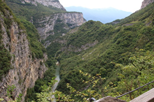 noch weiter unten, Blick auf die Sarca flussabwärts