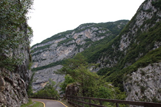nahe dem unteren Ende des Canyon di Limarò, Blick talaufwärts, …