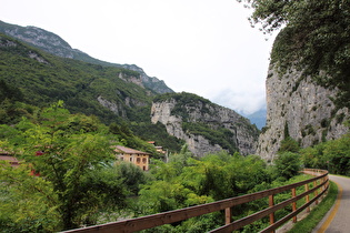 … und Blick flussaufwärts in den Canyon di Limarò