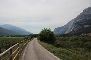 … und Blick talabwärts zur Marocche di Dro