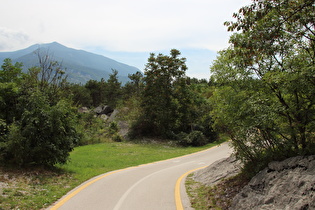 Blick über Geröll zum Monte Cornetto