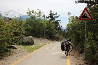 ungeeignete Radwegtrassierung!
