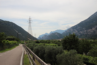 am Südrand der Marocche di Dro, Blick talabwärts auf Dro