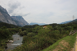die Sarca nördlich von Dro, Blick flussaufwärts …