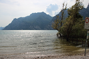 Blick auf Pregasina, darüber Monte Carone und Cima di Vil, …