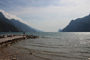 … Blick über den See zur Kimmlinie, …