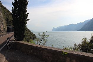 … Blick zum Tunnel Calcarolle …