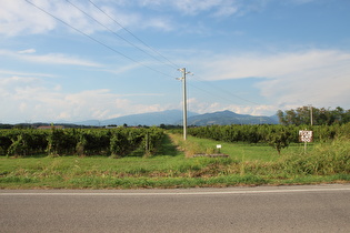 Blick auf den Monte Pugna und dahinter den Monte Pastello, …