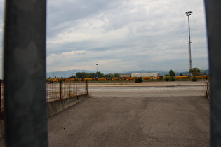 Blick auf die Südflanke der Alpen auf dem Weg zum Bahnhof …