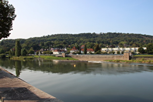 … Blick über die Weser zum Klüt, …