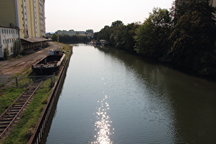 … und Blick nach Südosten in den Schutzhafen Hameln