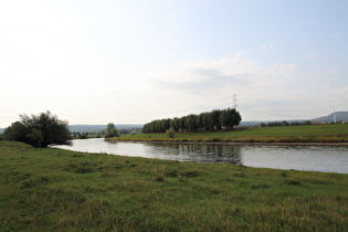 … und Blick flussaufwärts Richtung Grohnde