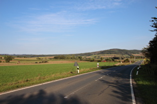 etwas weiter, Blick zum Ahrensberg, …