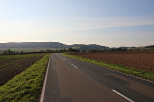 … Blick nach Westen über Lüthorst auf die Amtsberge …