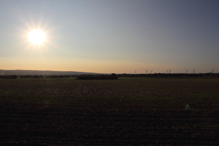 … Blick nach Westen zum Deister mit Großem Hals, …