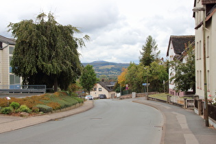 Blick vom Kiesberg in Holzminden zum Köterberg