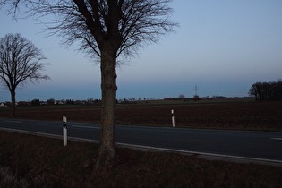 zwischen Lenthe und Harenberg, Blick über Harenberg und Meiers Mühle auf den Erdschattenbogen …