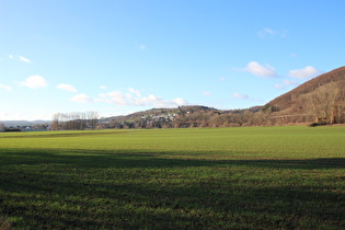 Blick vom Weserradweg auf Stahle und den Feldberg