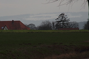 Zoom auf Schnee unterhalb des Deisterkamms