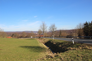 oberhalb von Gerzen, Blick über Gerzen ins Leinetal …