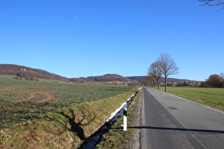 Blick über Holzen zum Hils …