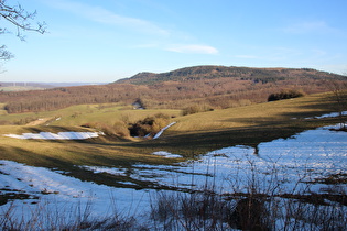 Blick über die Ithwiesen zum Hils …