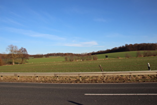 östlich von Fölziehausen, Blick nach Südosten zum Duinger Wald, …