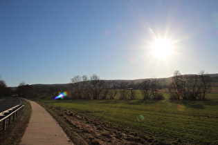 … Blick nach Südwesten über Fölziehausen zum Ith …